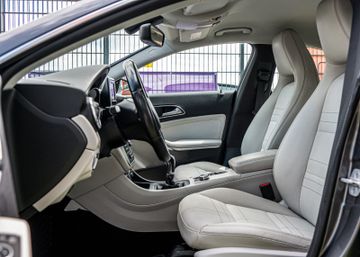 Fahrzeugabbildung Mercedes-Benz CLA 180 URBAN AMBIENTE|MEMORY|NAVI|SHZ