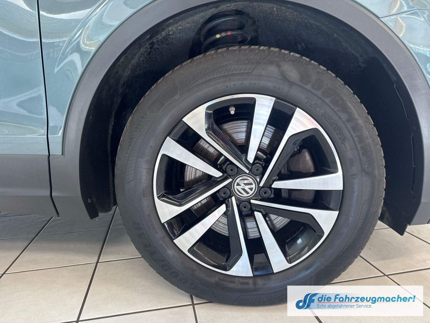 Fahrzeugabbildung Volkswagen Tiguan IQ.DRIVE Start-Stopp 4Motion StandHZG El