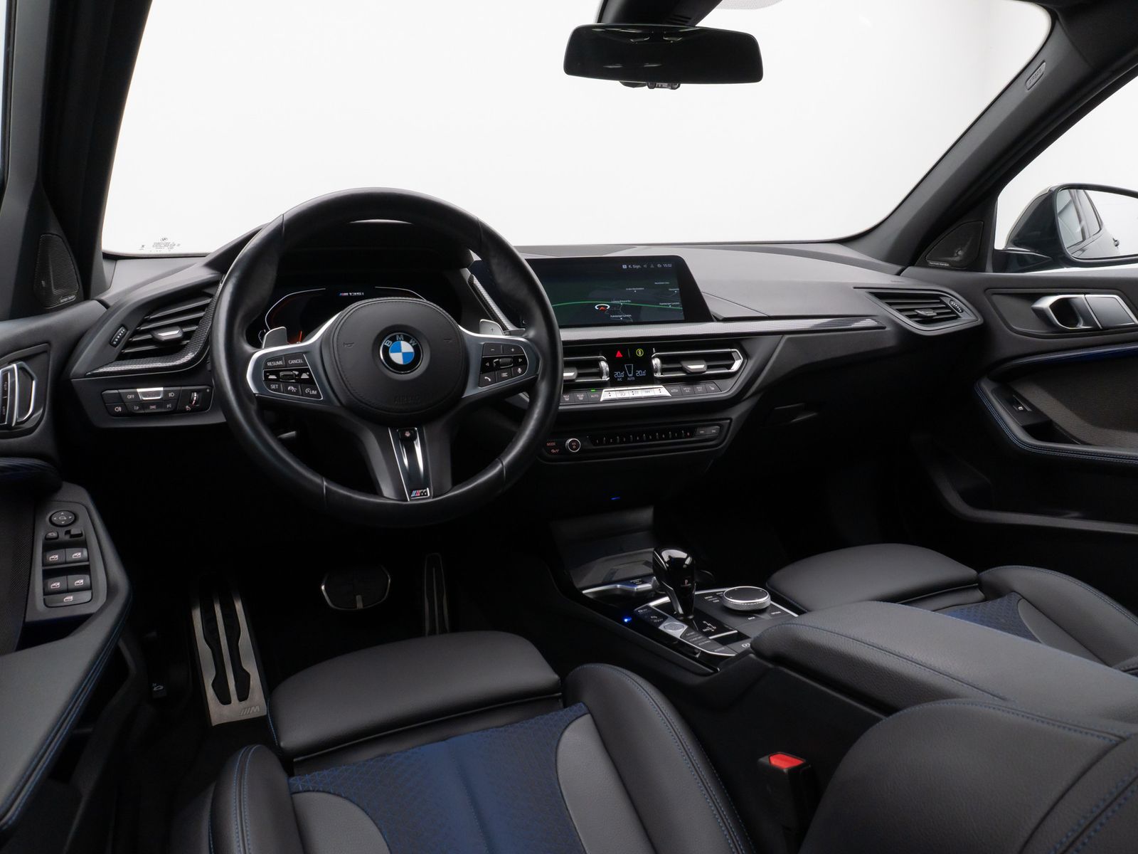 Fahrzeugabbildung BMW M135i xD HUD DAB H/K Komfort 19" Lenkradheizung