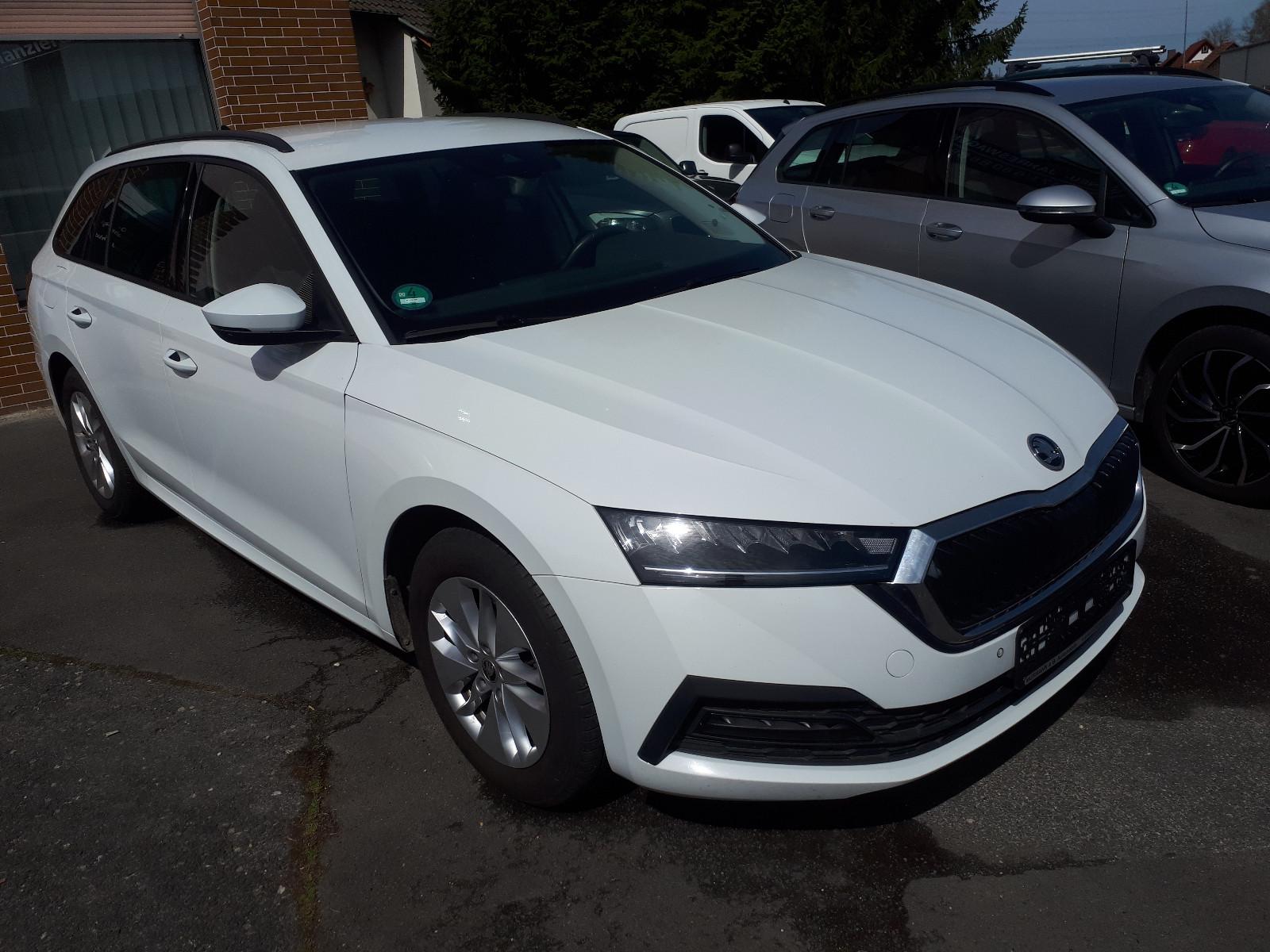 Skoda OCTAVIA COMBI AMBITION*1.HD*NAVI*KAMERA*LED*