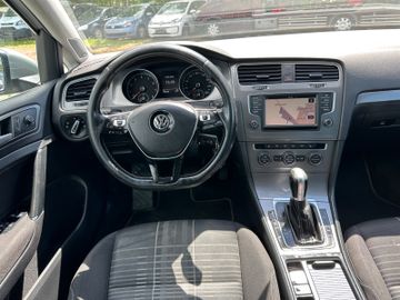 Volkswagen Golf - 11