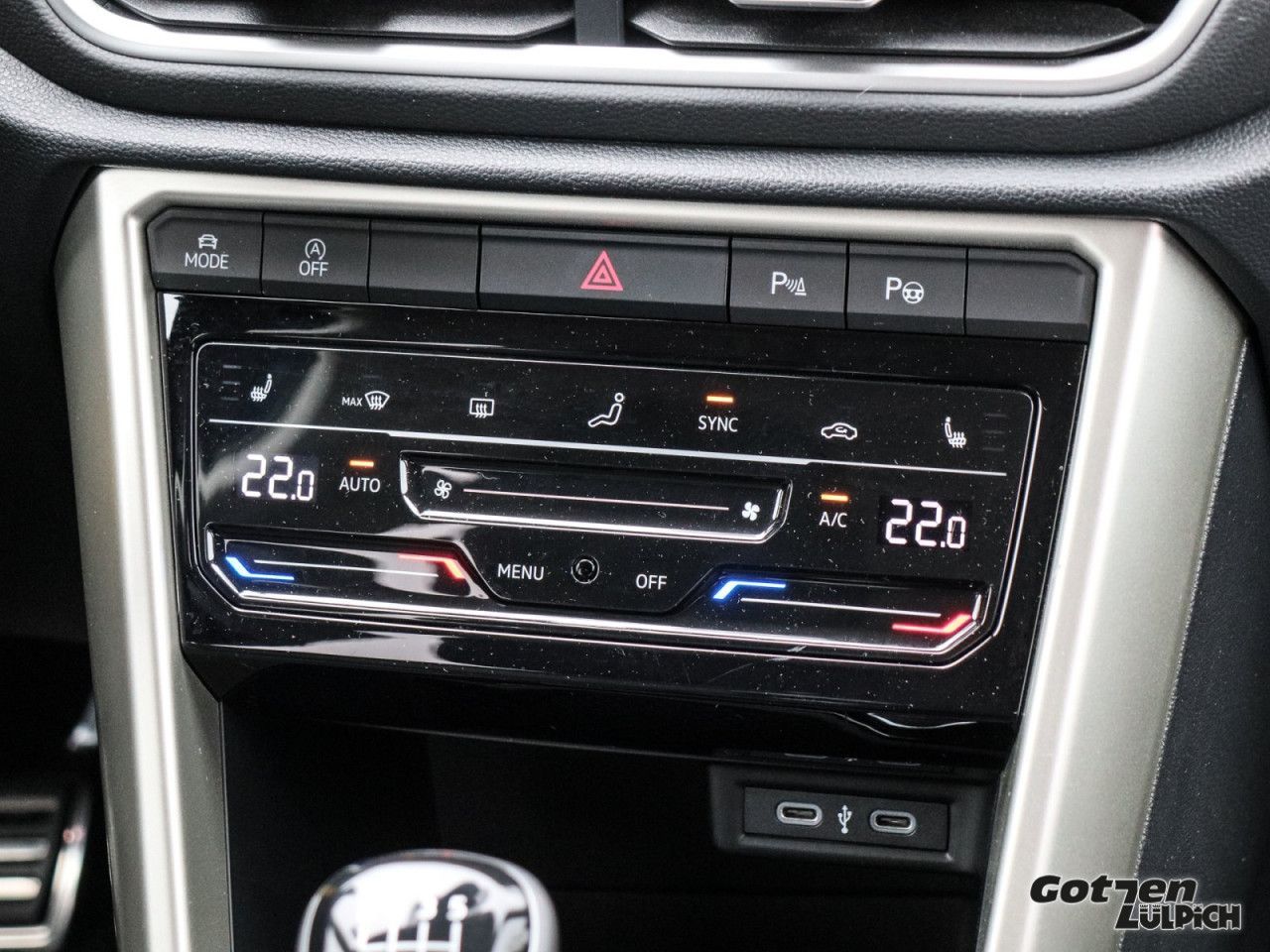 Fahrzeugabbildung Volkswagen T-Roc Move 1.5 TSI Navi Rückfahrkamera AHK LED