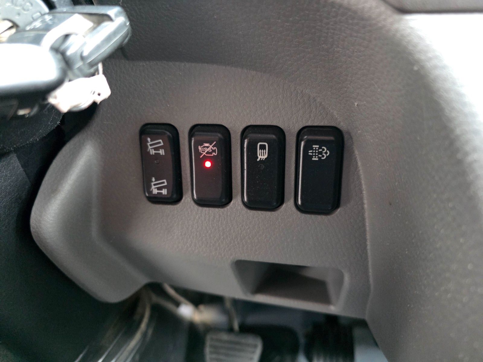 Fahrzeugabbildung Mitsubishi Fuso Canter 7C18D DoKa 7 Sitze AHK