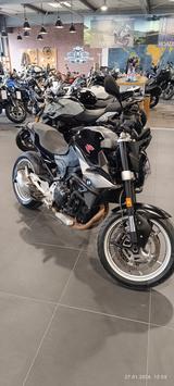 BMW F 900 R mit Tieferlegung Großer KD und neue Reif - BMW F 900 R