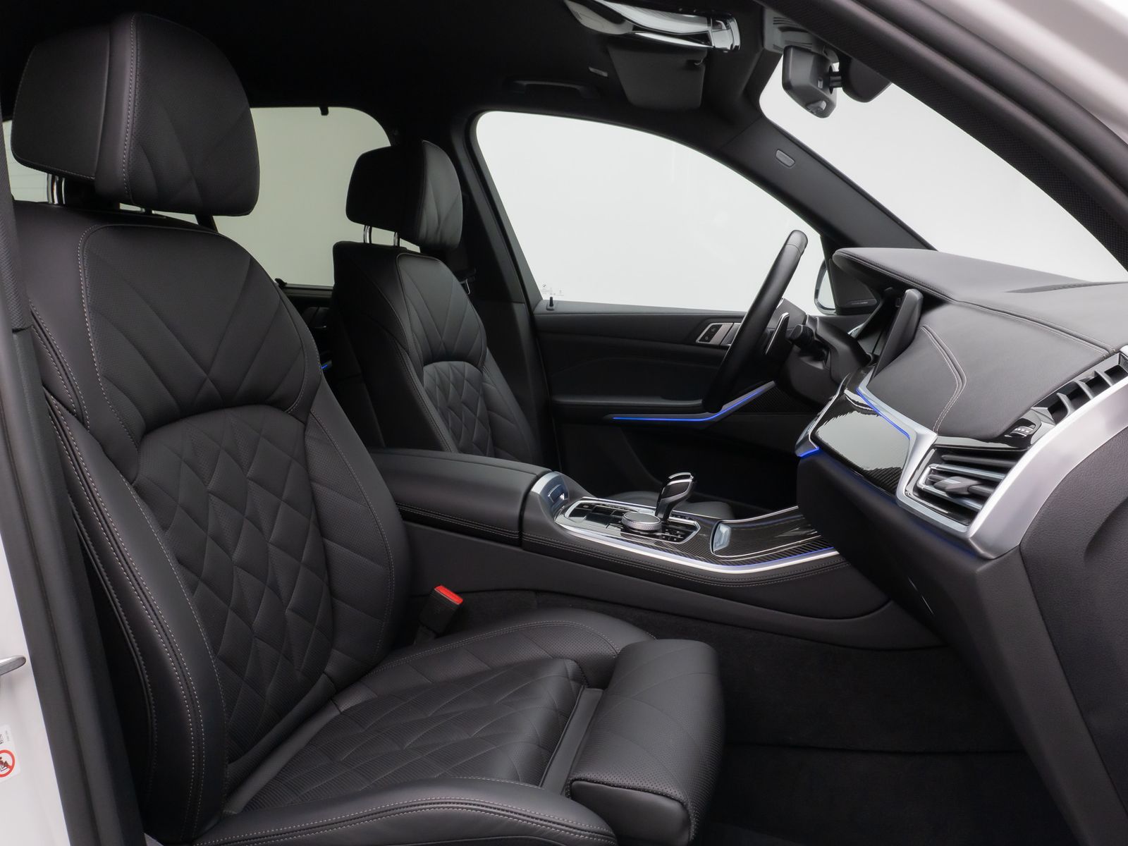 Fahrzeugabbildung BMW X5 M50i H/K DAB Laser 360°Alarm Belüftung 22Zoll