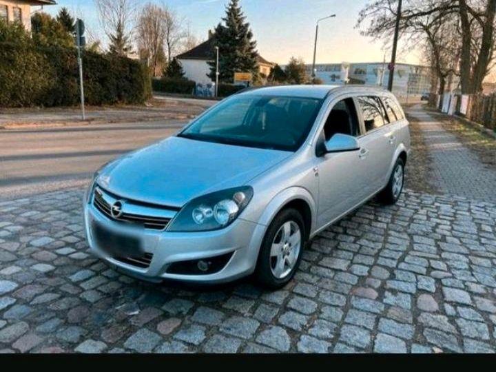 Opel Astra, 2011