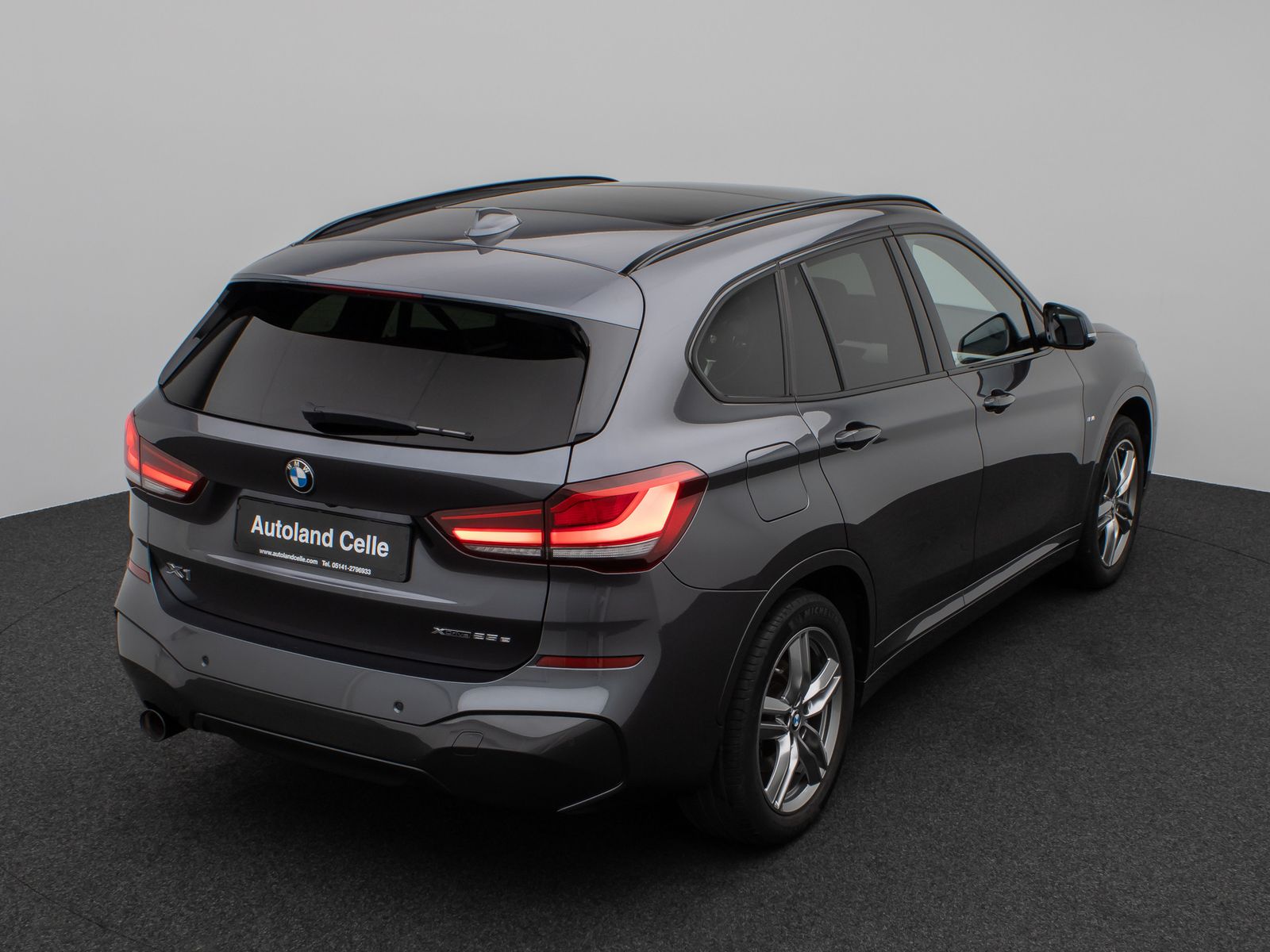 Fahrzeugabbildung BMW X1 xD25e M Sport Panorama Kamera HUD DAB HiFi