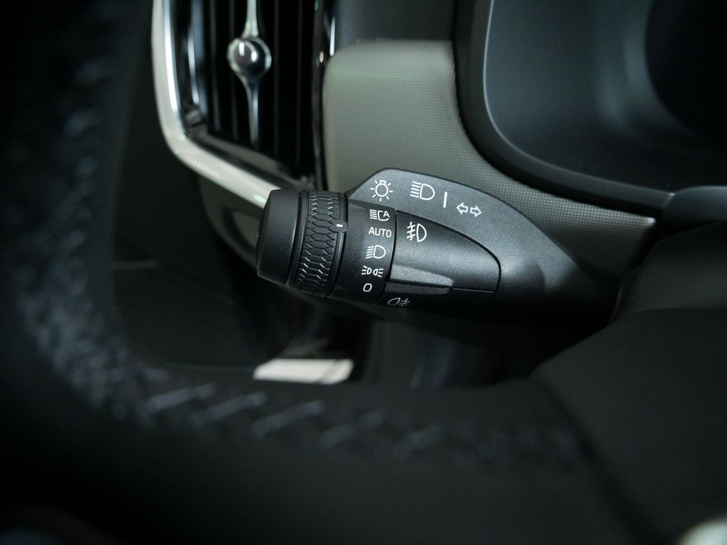 Volvo V90 B4 Plus Bright PDC SHZ LEDER KAMERA NAVI LED foto 13
