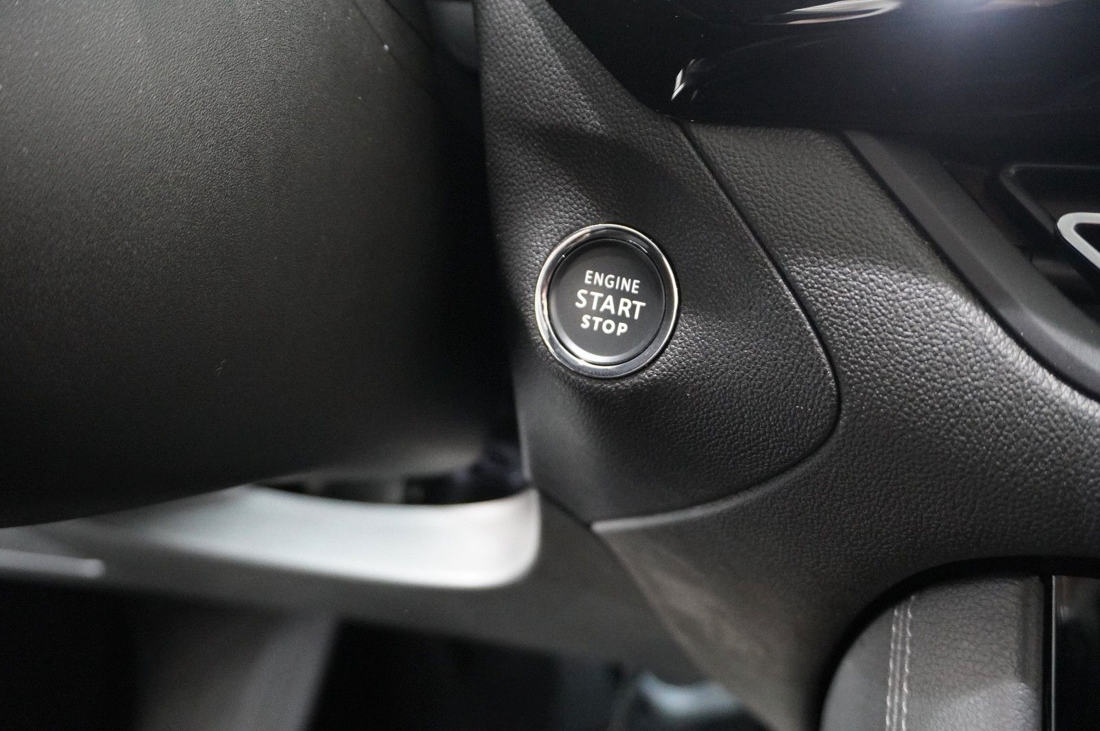 Fahrzeugabbildung Opel Grandland (X) ULTIMATE 4HYBRID NAVI/LED/SPORT/SH