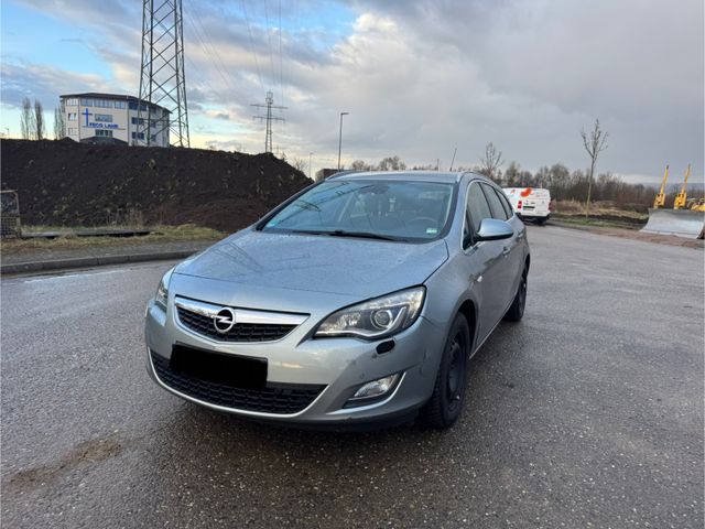 Opel Astra J Sports Tourer Innovation