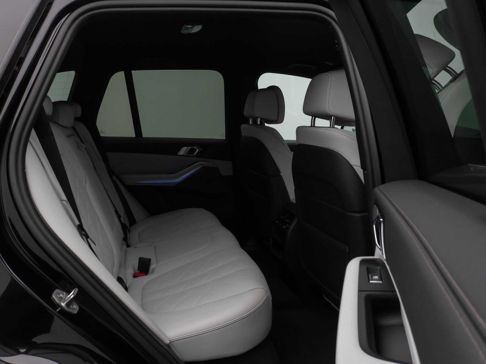 Fahrzeugabbildung BMW X5 xD30d M Sport 360°HUD DAB H/K ACC Komfort 21"