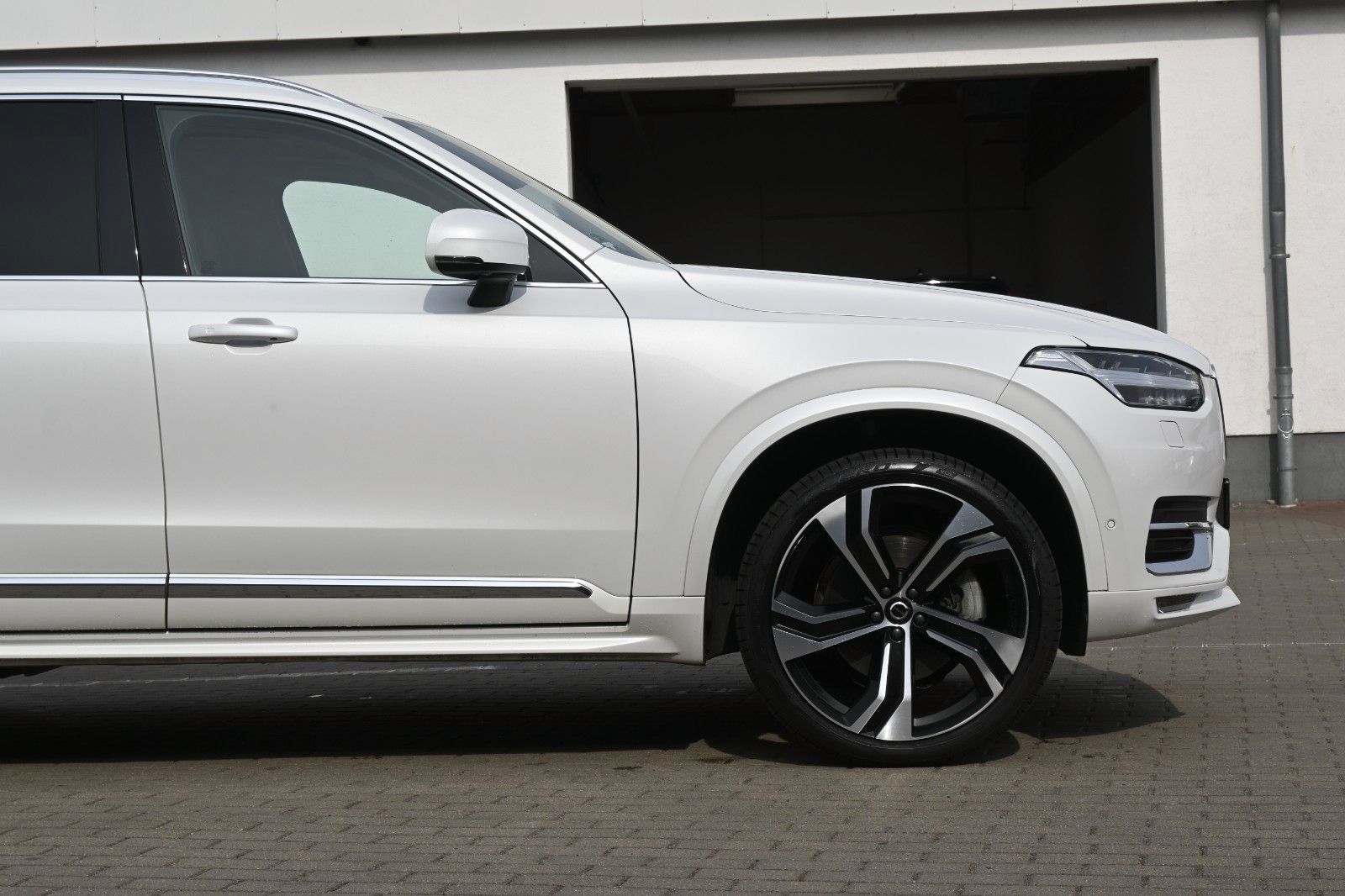 Fahrzeugabbildung Volvo XC90 B5 D AWD Bright*STDHZG*360°*22"*AHK