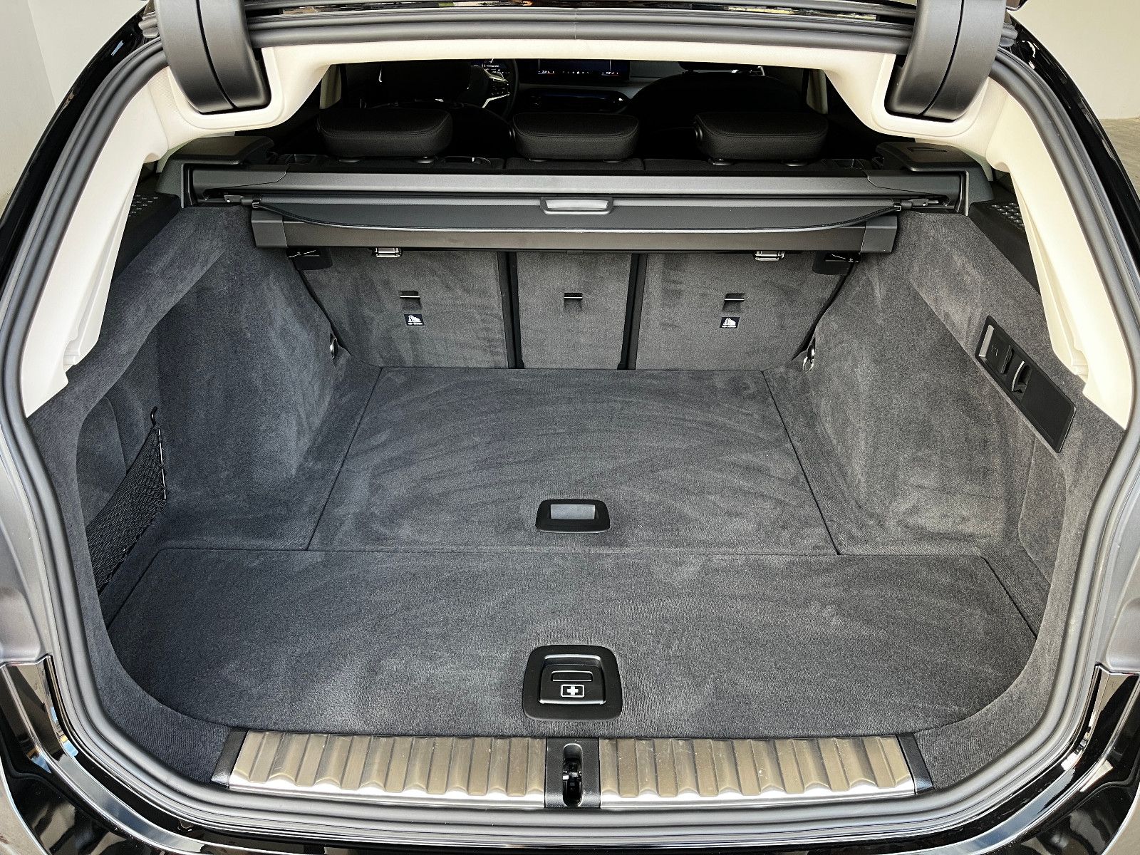 BMW 318i Tour LED Navi HiFi Sportlenkrad Shz Shadow foto 16