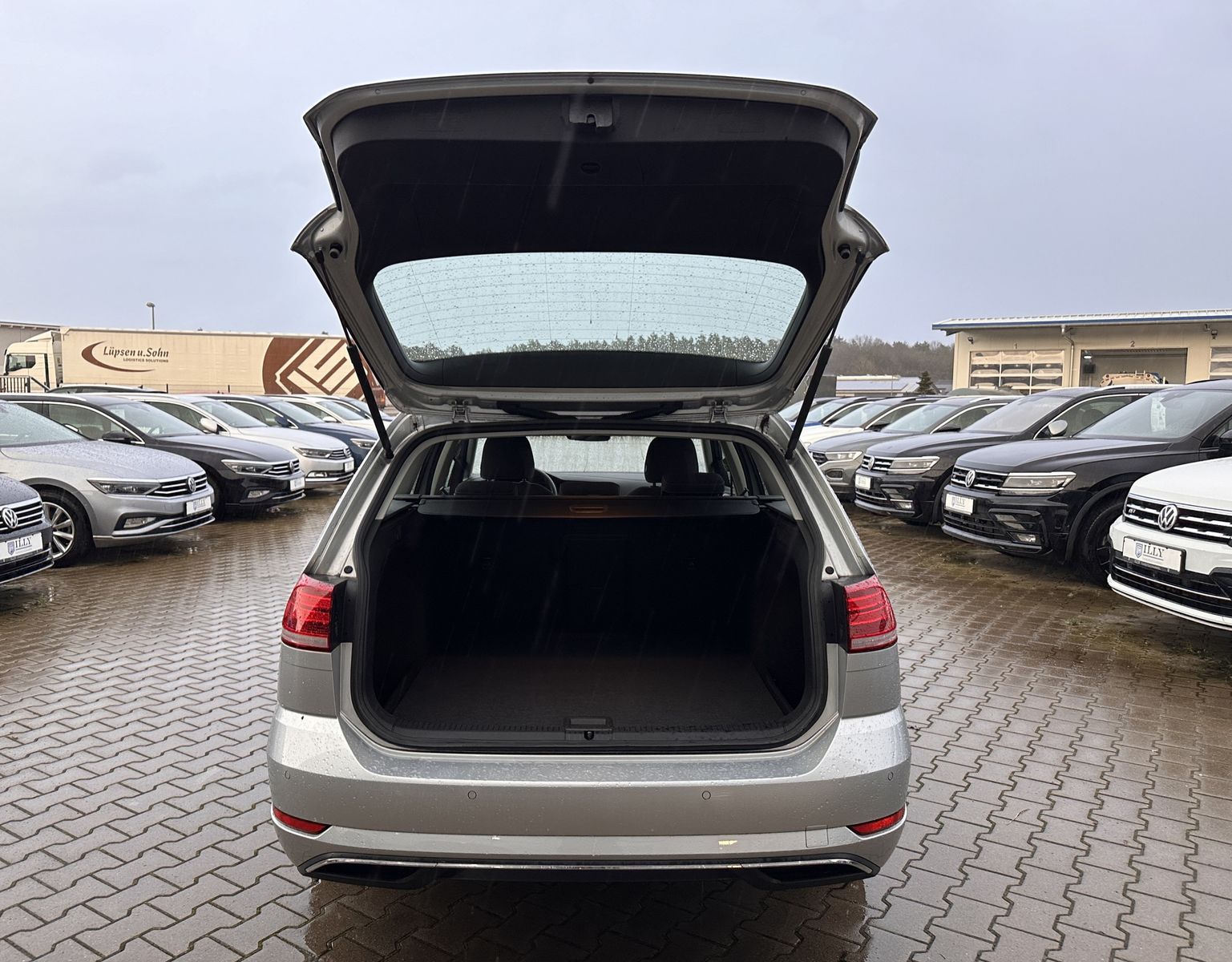 Fahrzeugabbildung Volkswagen Golf 2.0 TDI*LED*Navi*PDC*ACC*Navi-High*