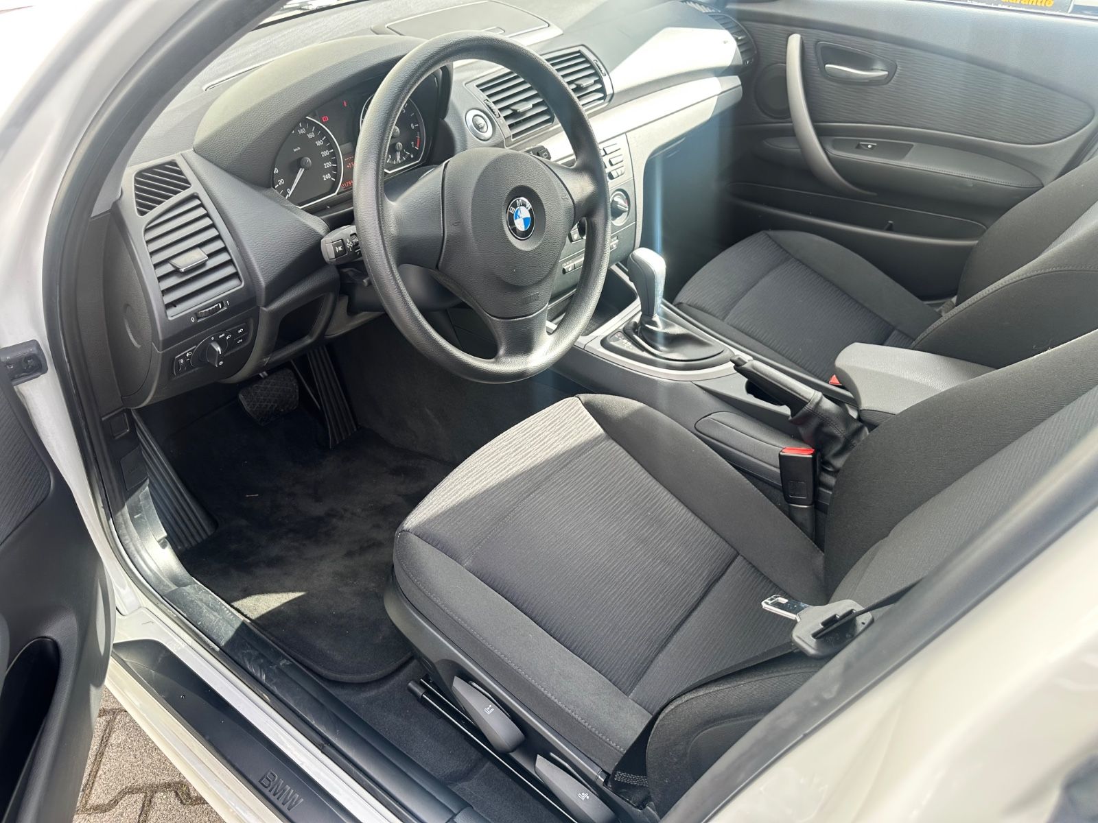 BMW 118 Limousine *1.Hand *Automatik *Orig.18.000Km foto 20