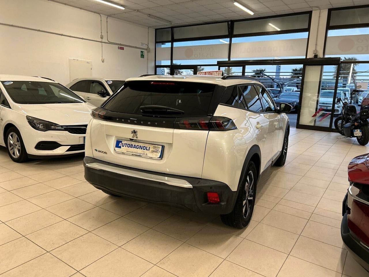 Peugeot 2008 ALLURE motore elettrico SPOTICAR imagem 3