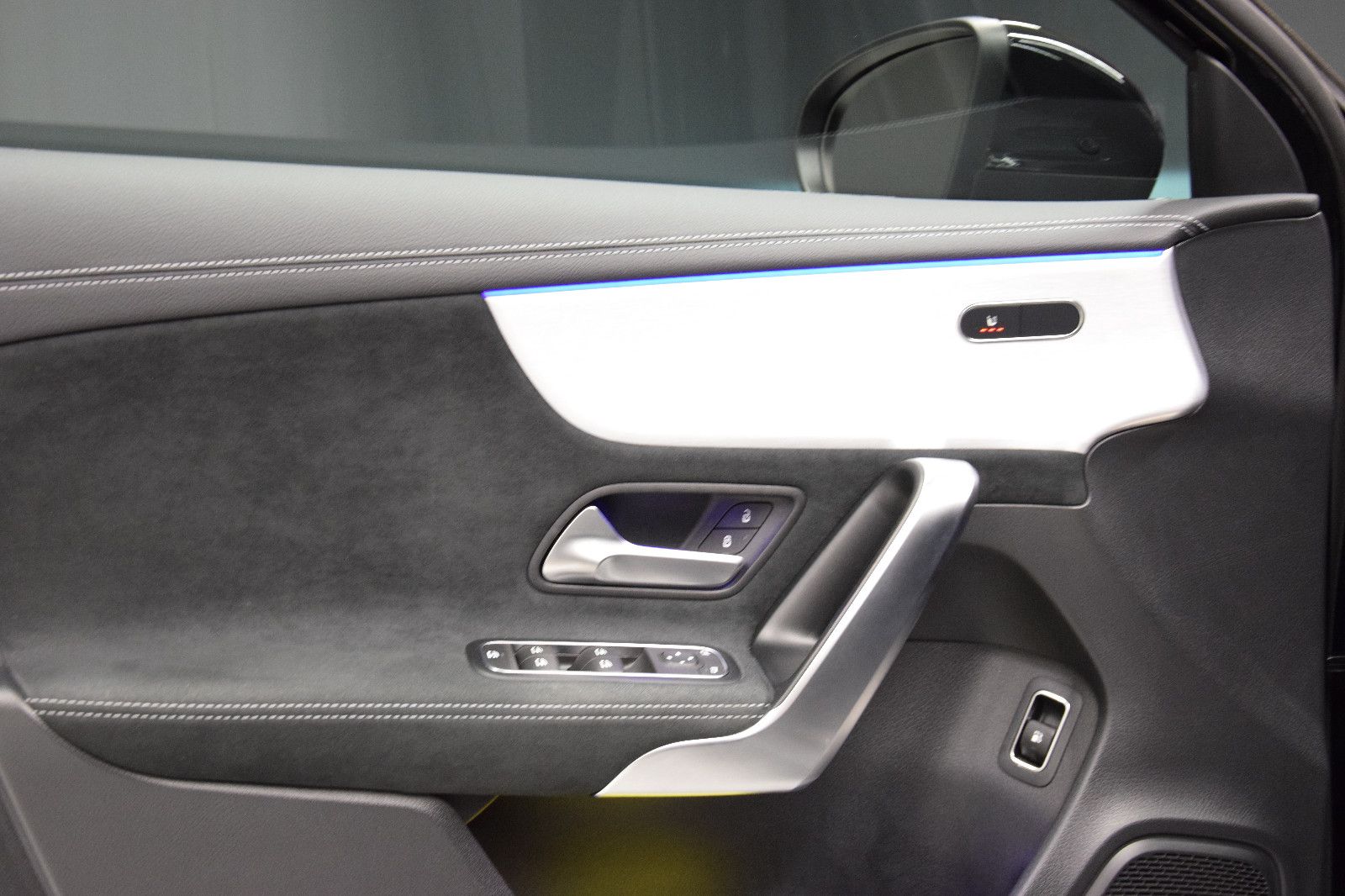 Fahrzeugabbildung Mercedes-Benz A 250 e Edition 2020 AMG Kamera LED MBUX Night