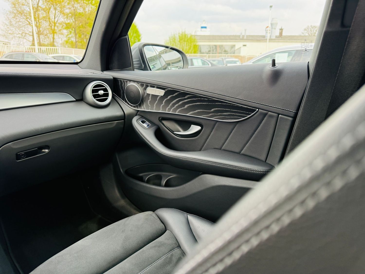 Fahrzeugabbildung Mercedes-Benz GLC 220 d 4M AMG, Panodach, AHK schw, PTS, RFK,