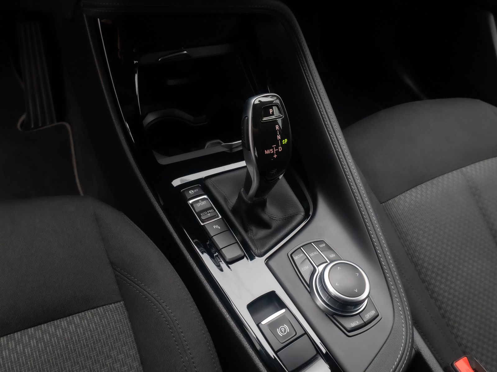 Fahrzeugabbildung BMW X2 sD18i GeschwindigReg ParkAss DAB Navi Lordos