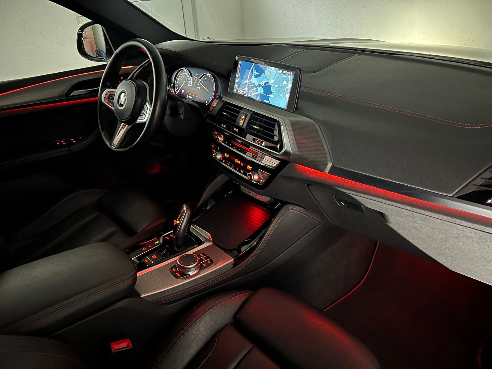 Fahrzeugabbildung BMW X4 xDrive 30 i M SPORT/AHK/ACC/LED/H&K/PANO/STHZ