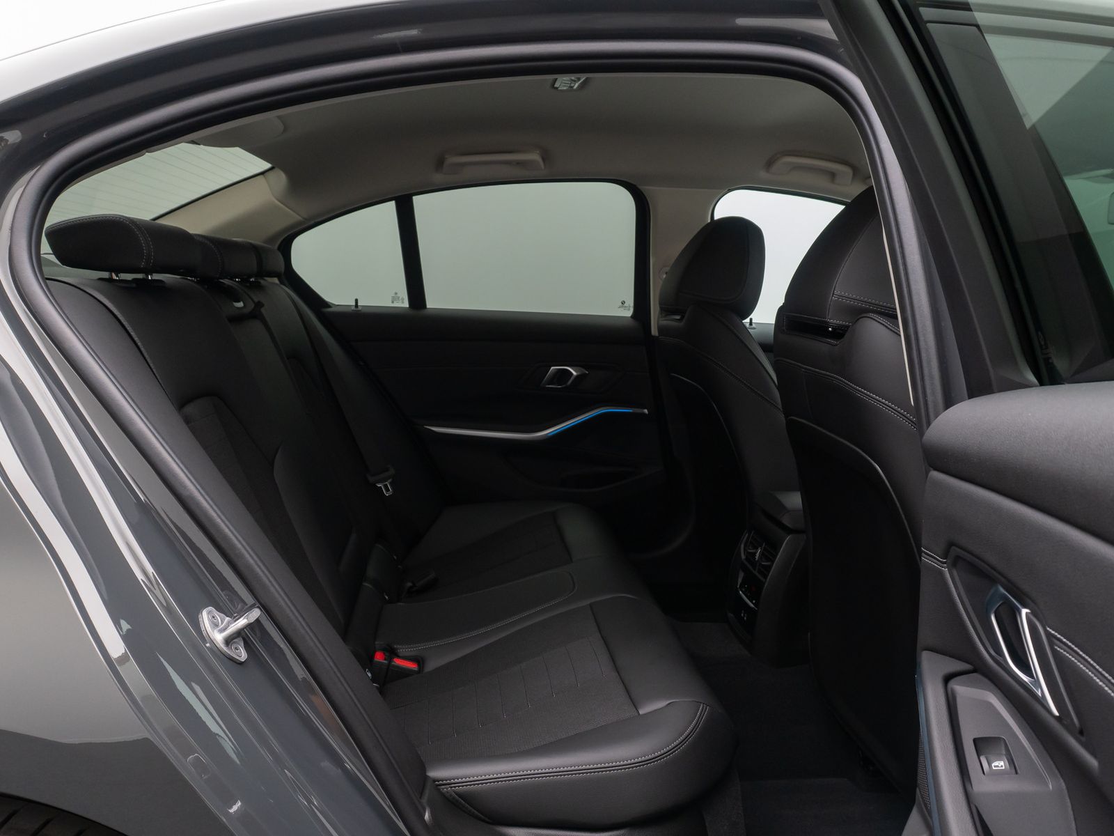 Fahrzeugabbildung BMW 318d Sport Leder DAB Individual DrivAssis 18Zoll