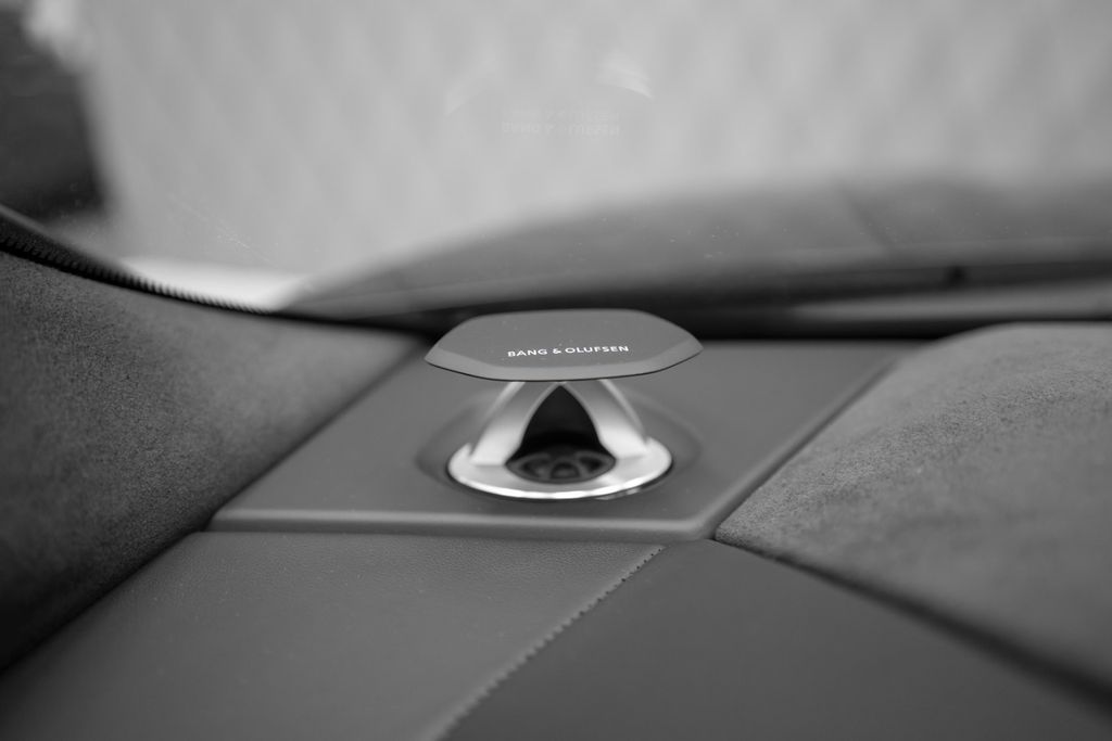 Urus 4.0 V8 SE 2026 BRABUS FULL CARBON AKRAPOVIC - Bild 24