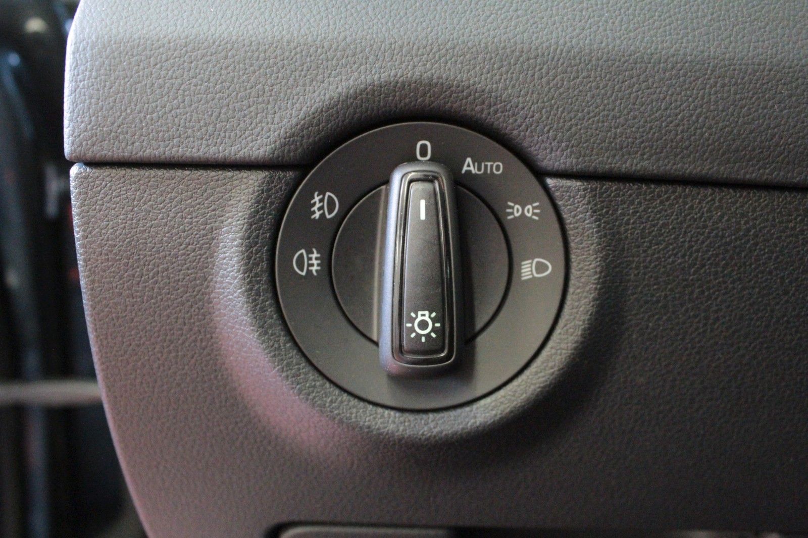 Fahrzeugabbildung SKODA Octavia 1.6 TDI CLEVER Combi  Navigation