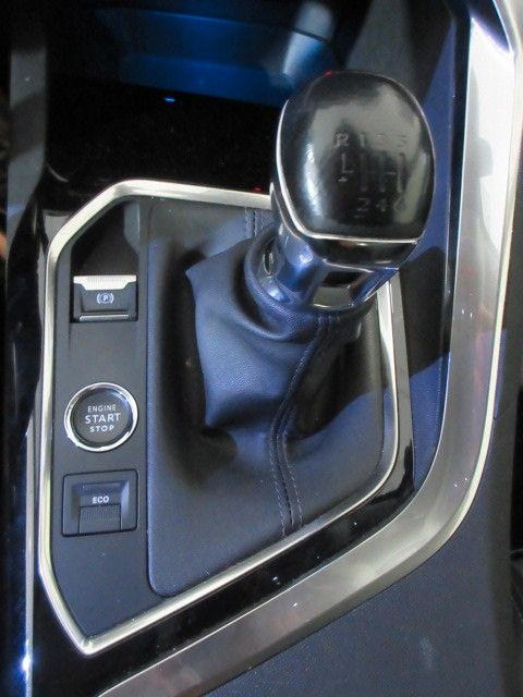 Fahrzeugabbildung Peugeot 3008 Allure Pack 1.2T LED/NAVI/PDC/R'CAM/DAB