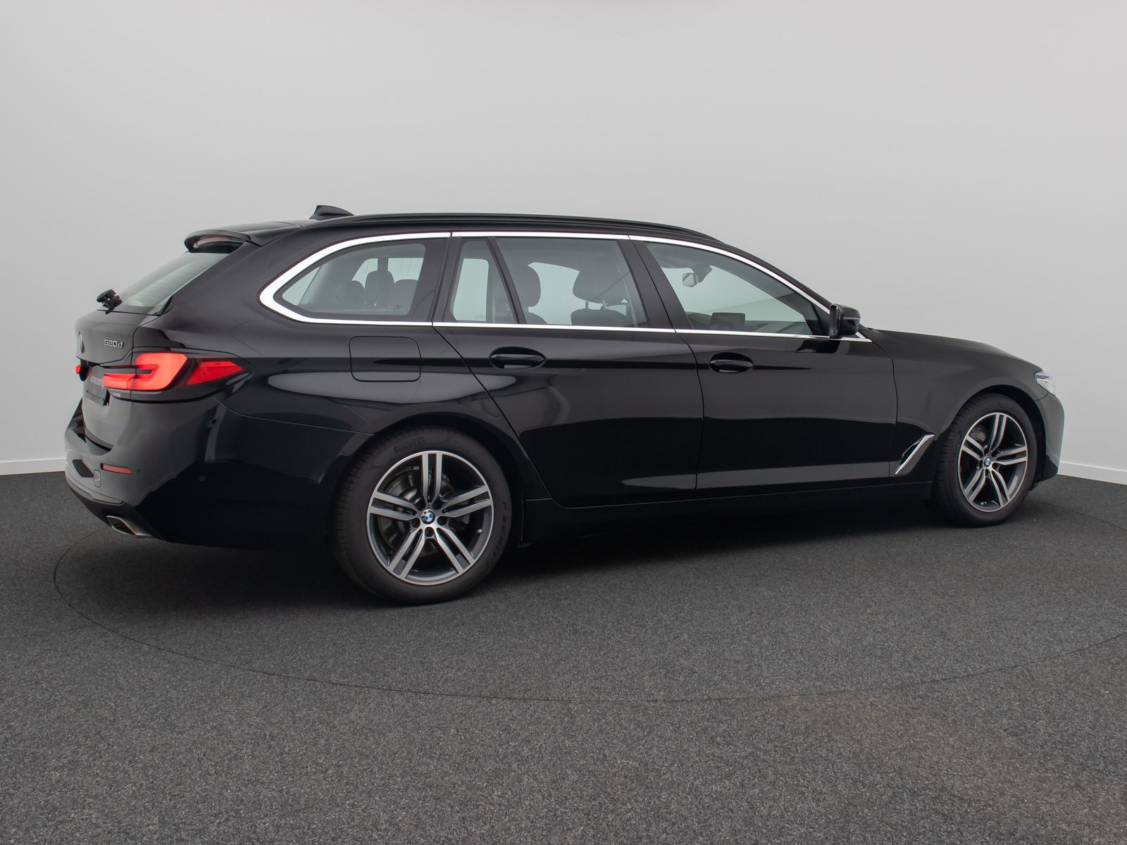 Fahrzeugabbildung BMW 520d xD Kamera HUD DAB Laser Panorama Leder 19"