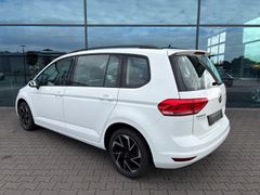Fahrzeugabbildung Volkswagen Touran 1.5 TSI 7-Sitzer Einparkh. Tempomat 17"