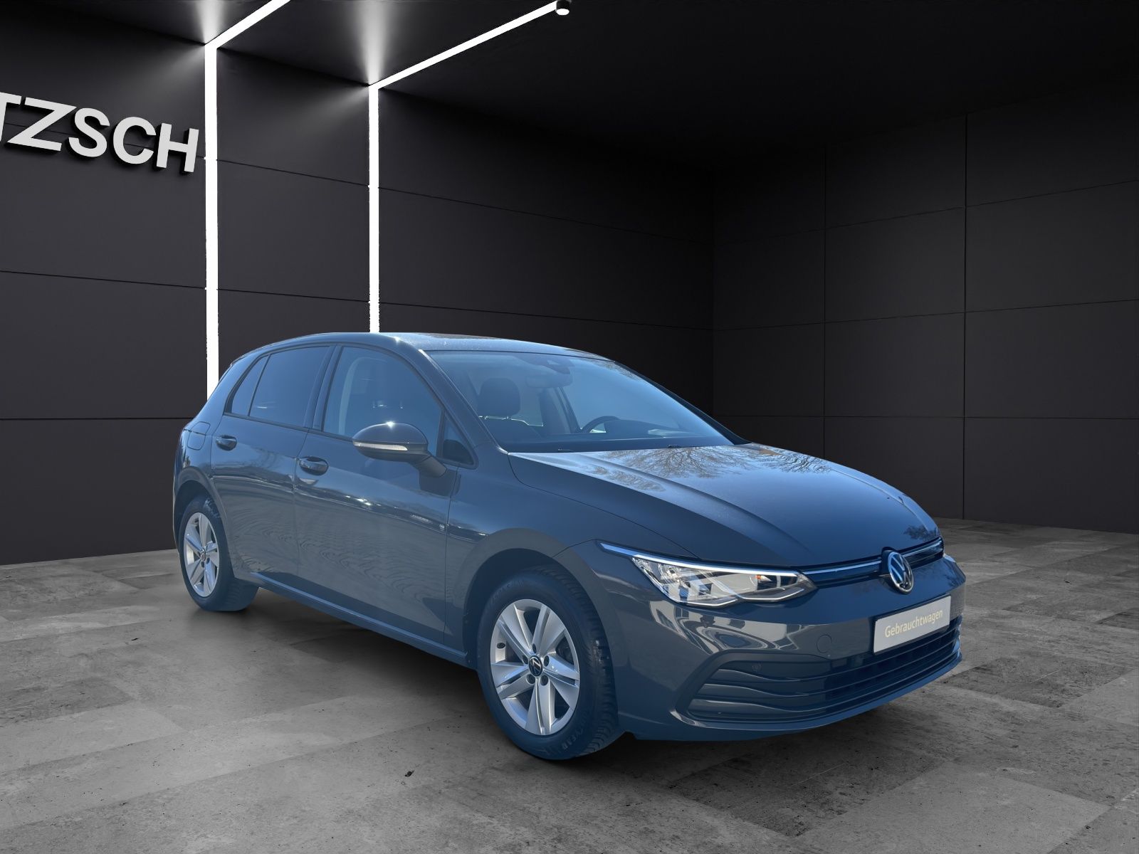Fahrzeugabbildung Volkswagen Golf VIII TSI Life LED Navi AID ACC PDC SH LM