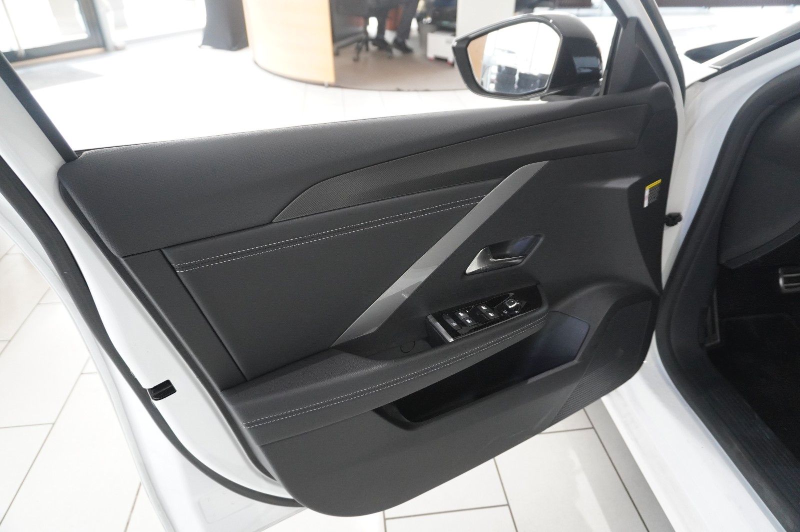 Fahrzeugabbildung Opel Astra L ST 1.2T GS SPORT NAVI/LED/360°/SPORT/DAB