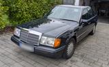 Mercedes-Benz Mercedes E 220  / W 124 - Mercedes-Benz E 220 mit Benzin-Antrieb: Limousine