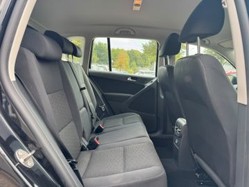 Volkswagen Tiguan - 12