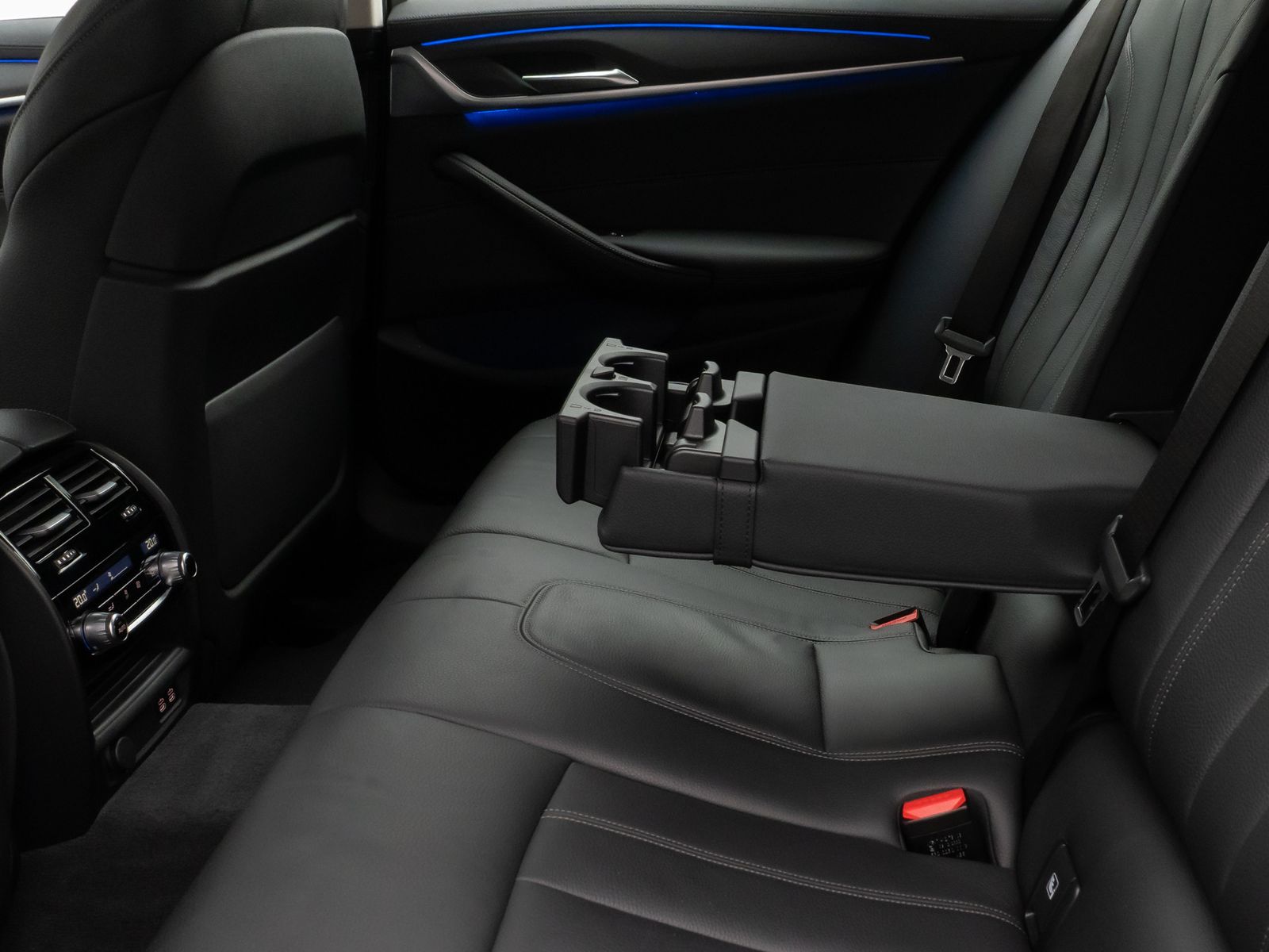 Fahrzeugabbildung BMW 520d Luxury Line Kamera DAB AHK Fernlichtassist