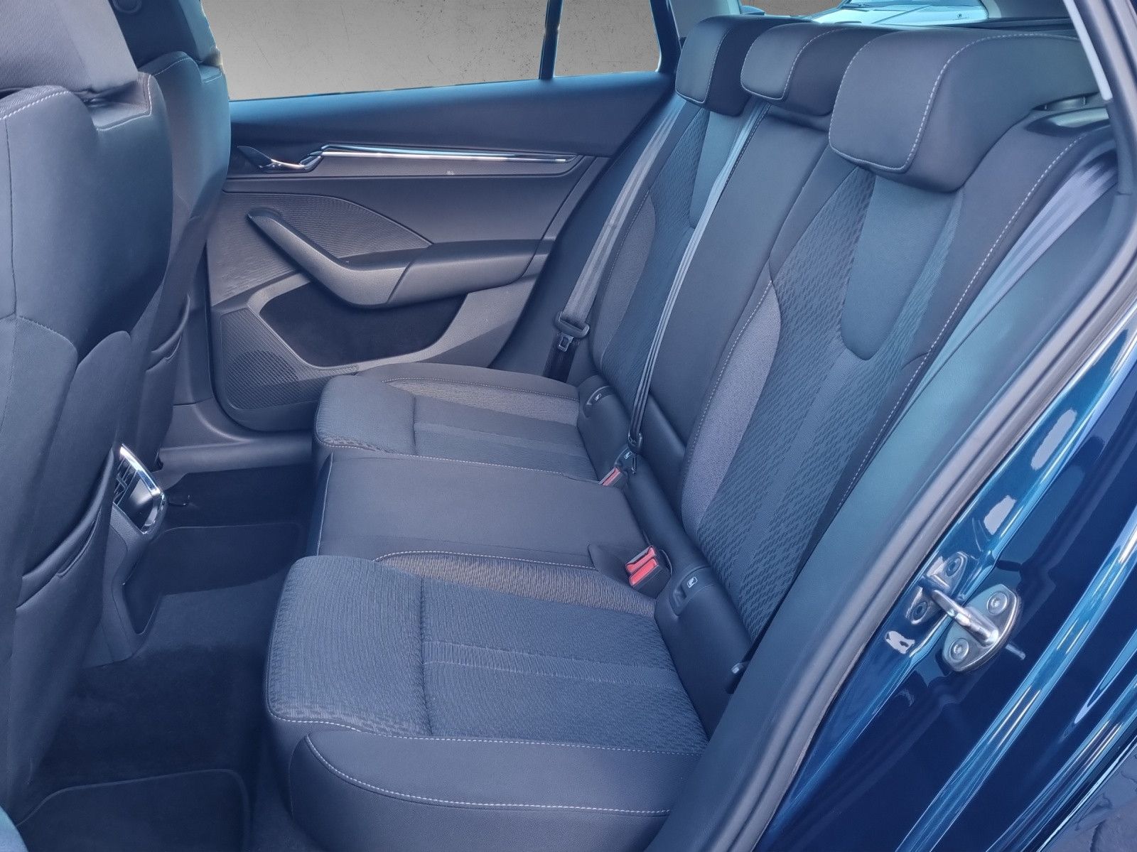 Fahrzeugabbildung SKODA Octavia 4 Combi First Edit. 2,0 TDI DSG Navi AHK