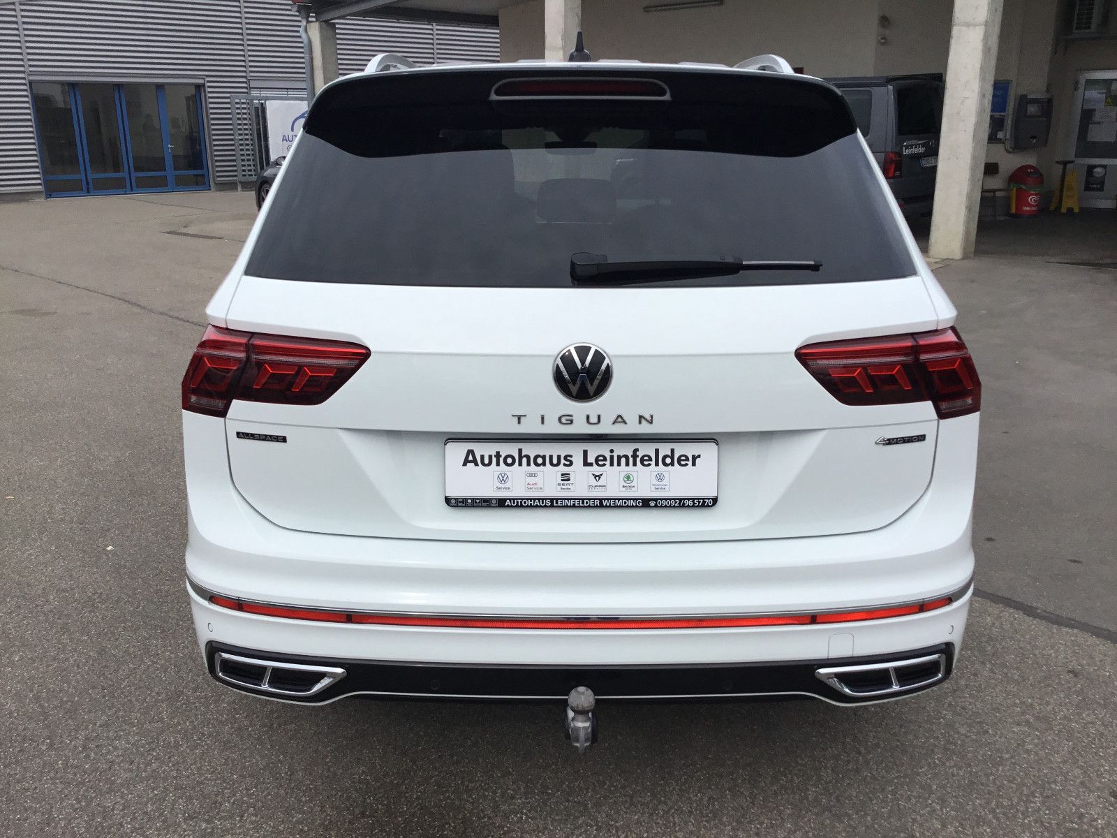 Fahrzeugabbildung Volkswagen Tiguan Allspace 2.0 TDI DSG 4M R-Line+AHK+20"