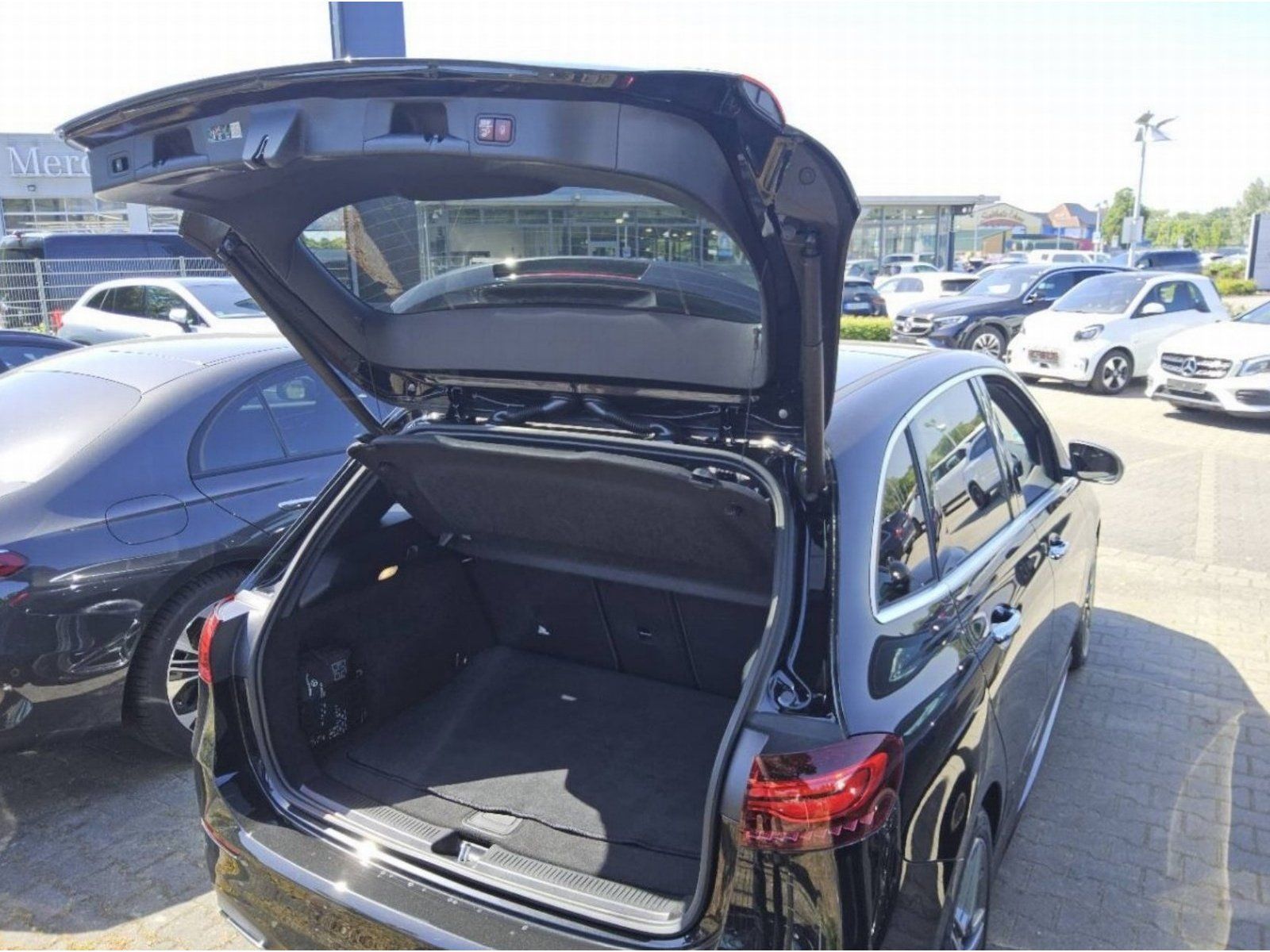 Fahrzeugabbildung Mercedes-Benz B 220 4M AMG Premi+ AHK Memo MLED Pano HUD KeyGo