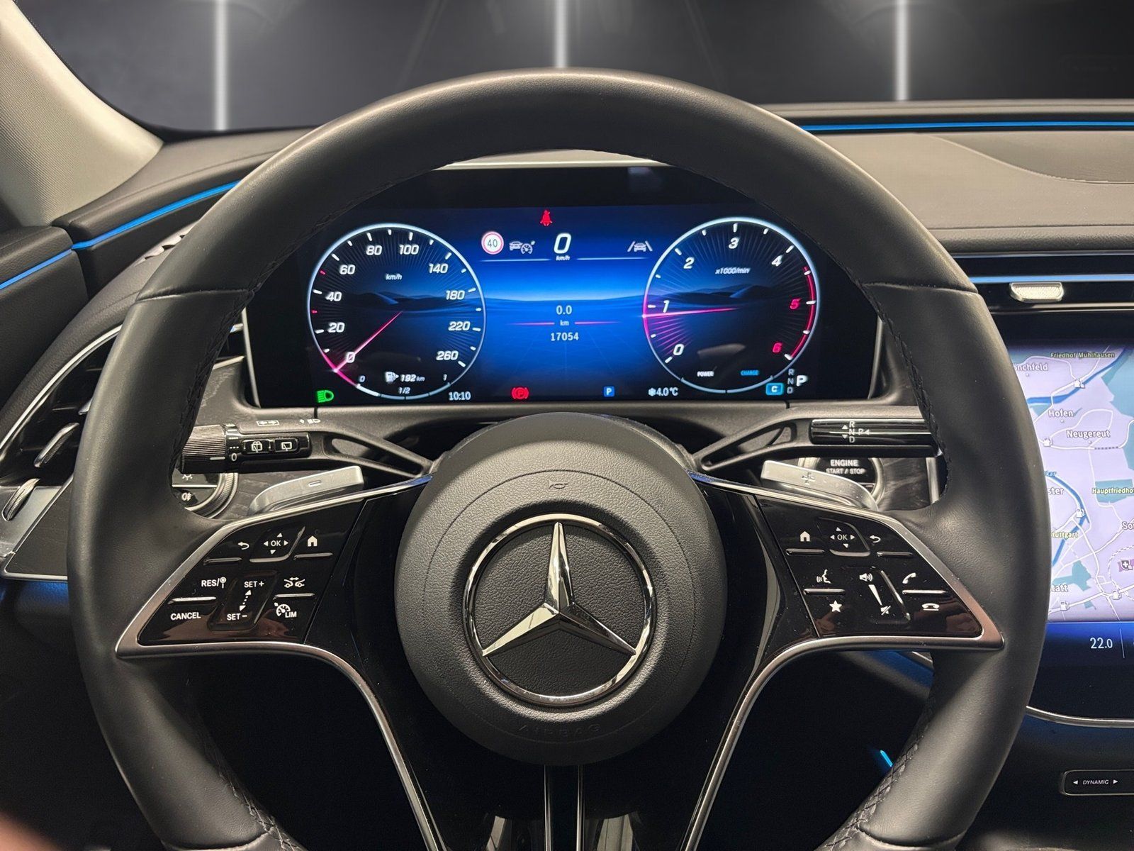 Fahrzeugabbildung Mercedes-Benz E 220 T d Avantgarde*AHK*Distronic*Totwinke*LED*