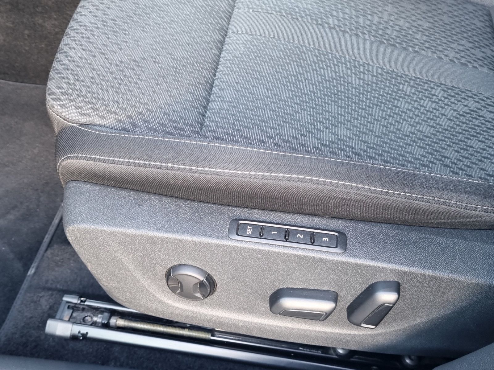 Fahrzeugabbildung SKODA Octavia 4 Combi First Edit. 2,0 TDI DSG Navi AHK