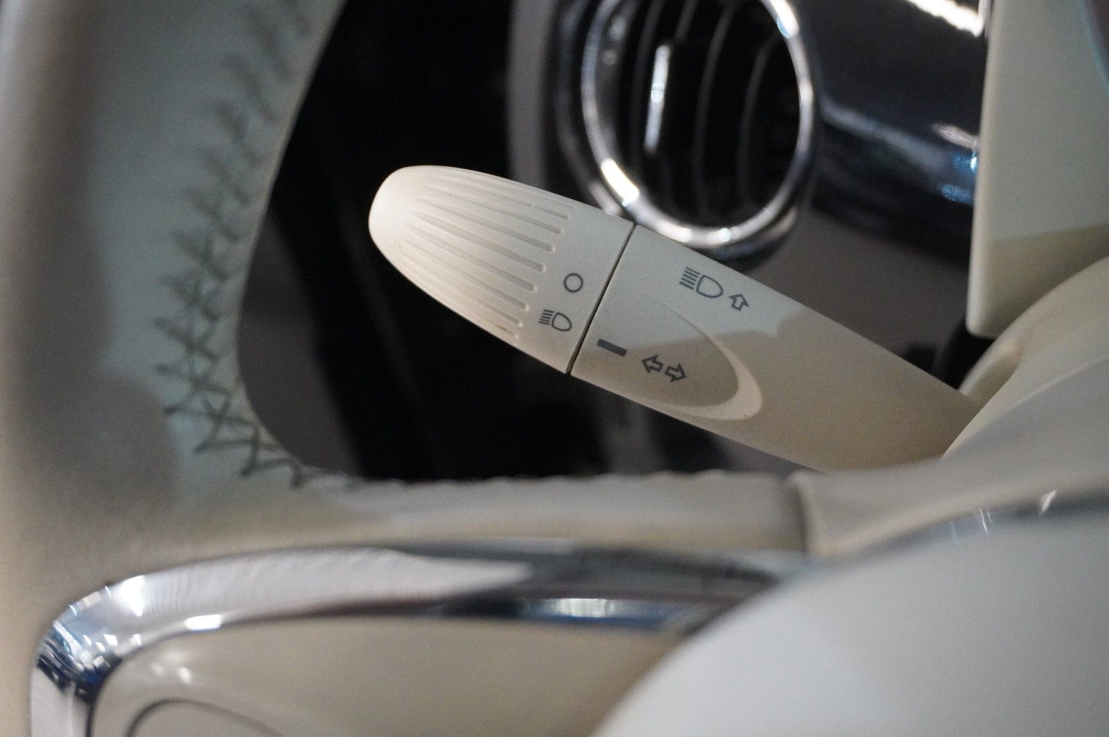 Fahrzeugabbildung Fiat 500 1.2 LOUNGE LED/PANO./USB/NEBEL/TOUCH/PDC