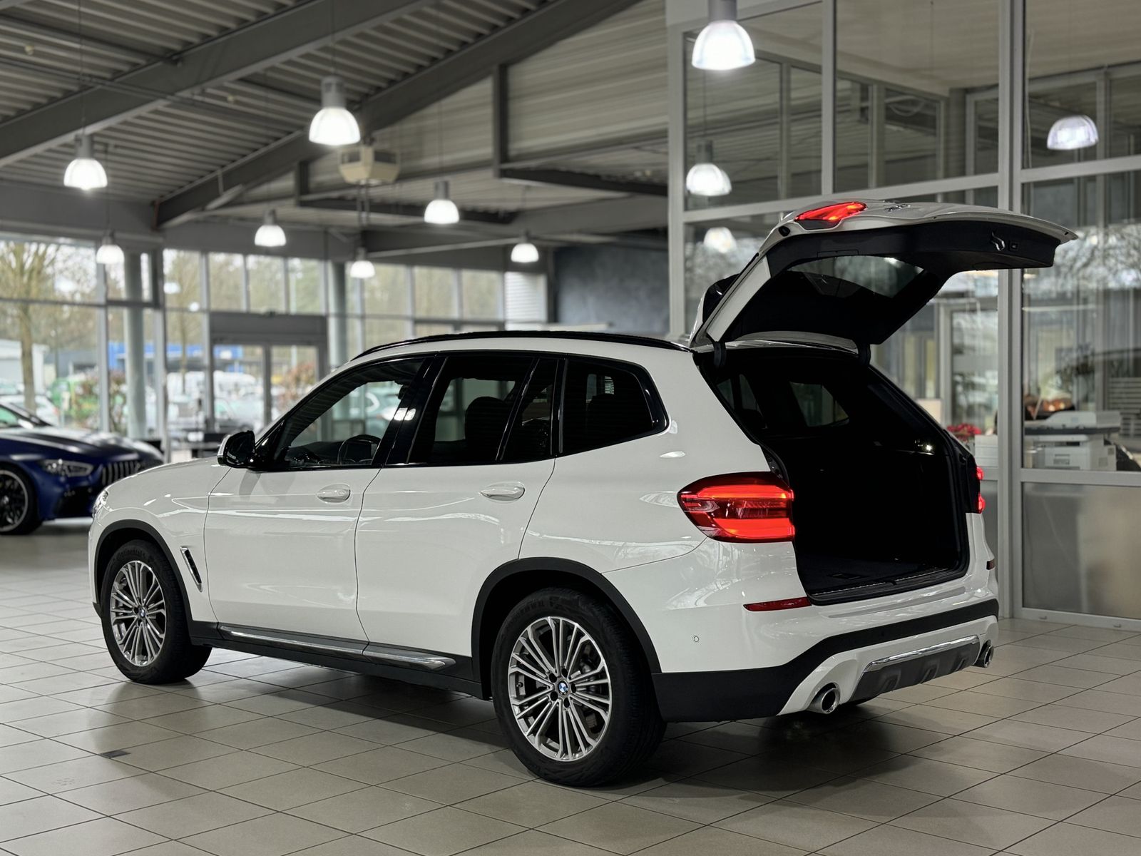 Fahrzeugabbildung BMW X3 xD20d LuxuryLine DAB PDC DisplKey Alarm Sport