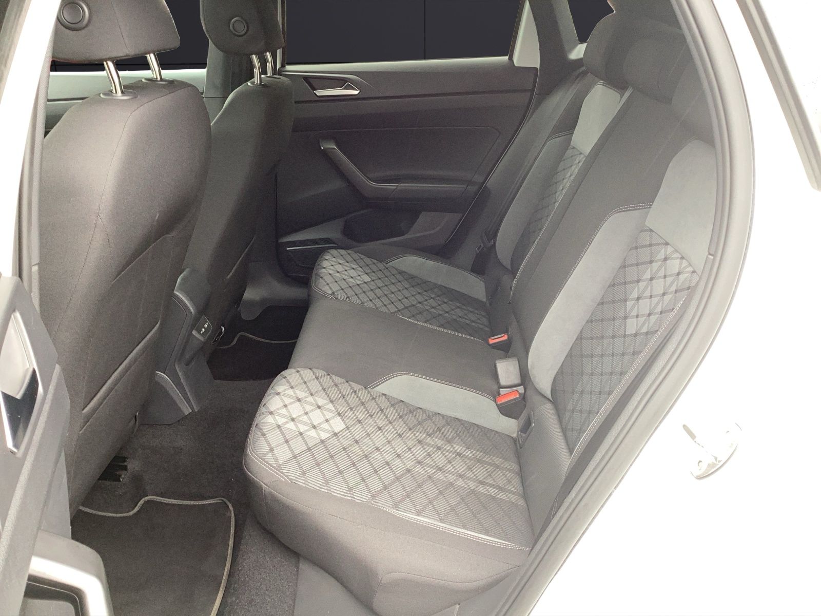 Fahrzeugabbildung Volkswagen Polo R-Line DSG MATRIX RFK PANO