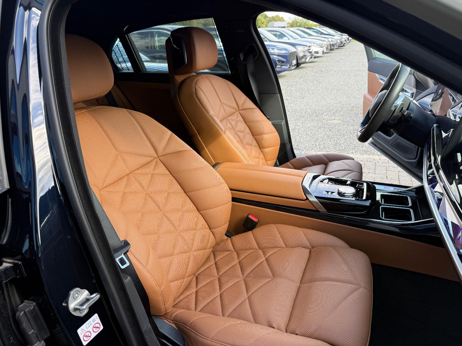BMW 740d xDrive M Sport Crafted Clarity Sky Lounge