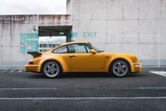 Fahrzeugabbildung Porsche 964 Turbo 3.6 *Speedgelb / Speedline / Dt. Fzg*