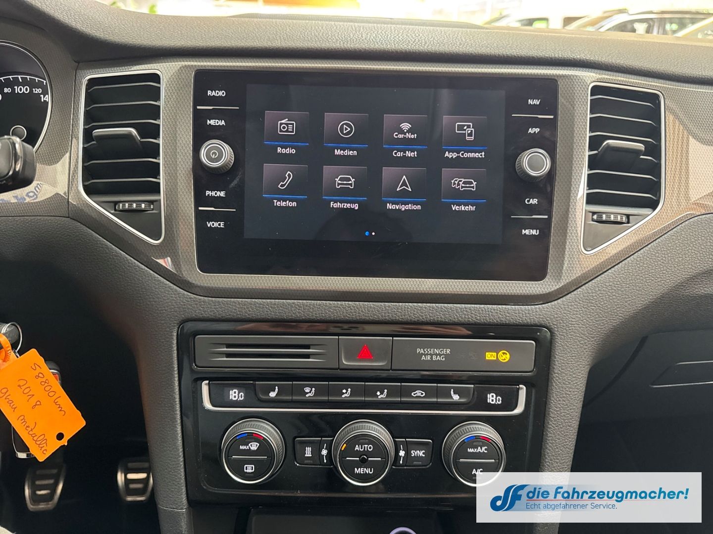Fahrzeugabbildung Volkswagen Golf Sportsvan VII Join StandHZG Navi Dyn. Kurve