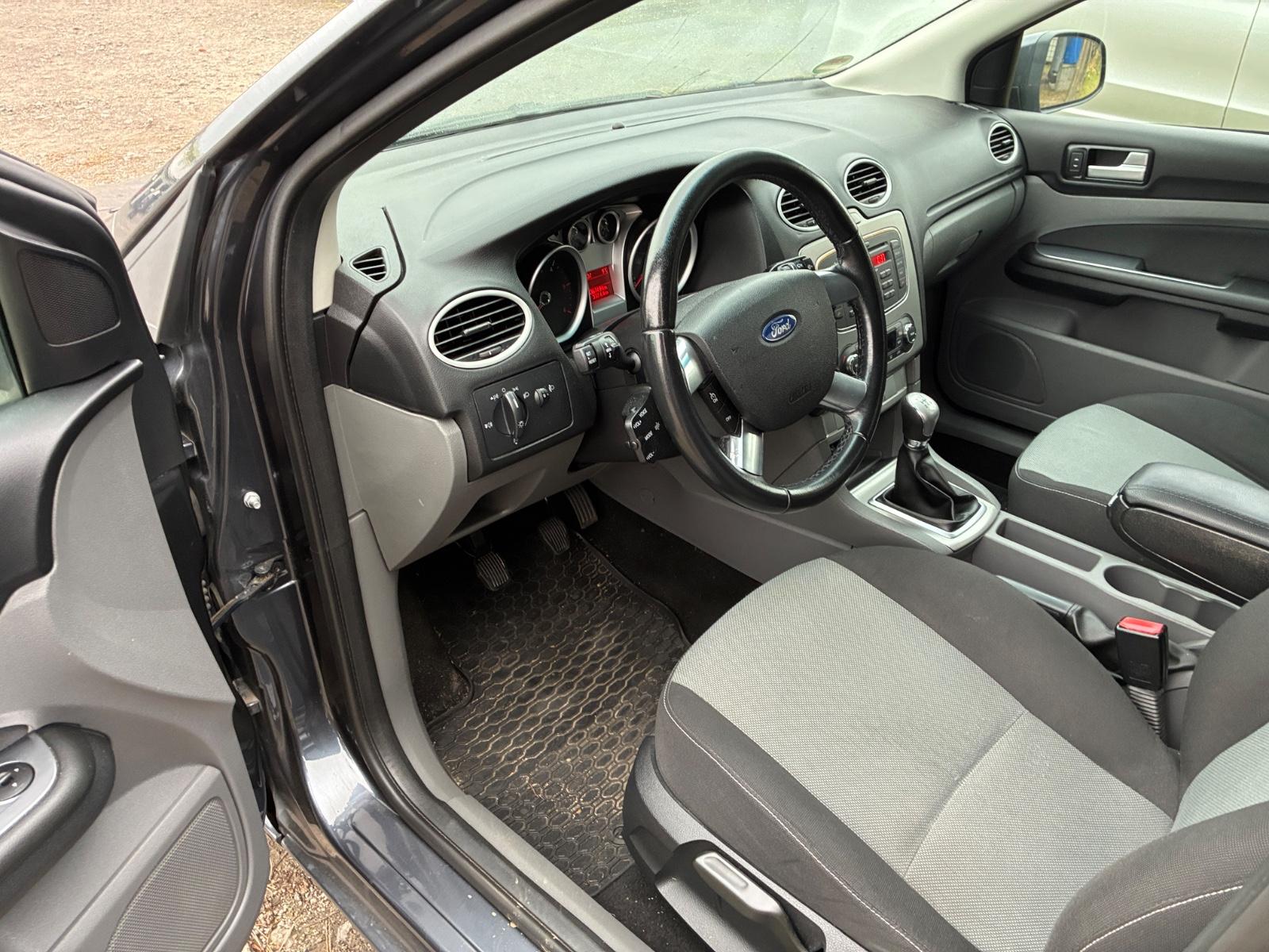 Ford Focus 2010 — photo 5