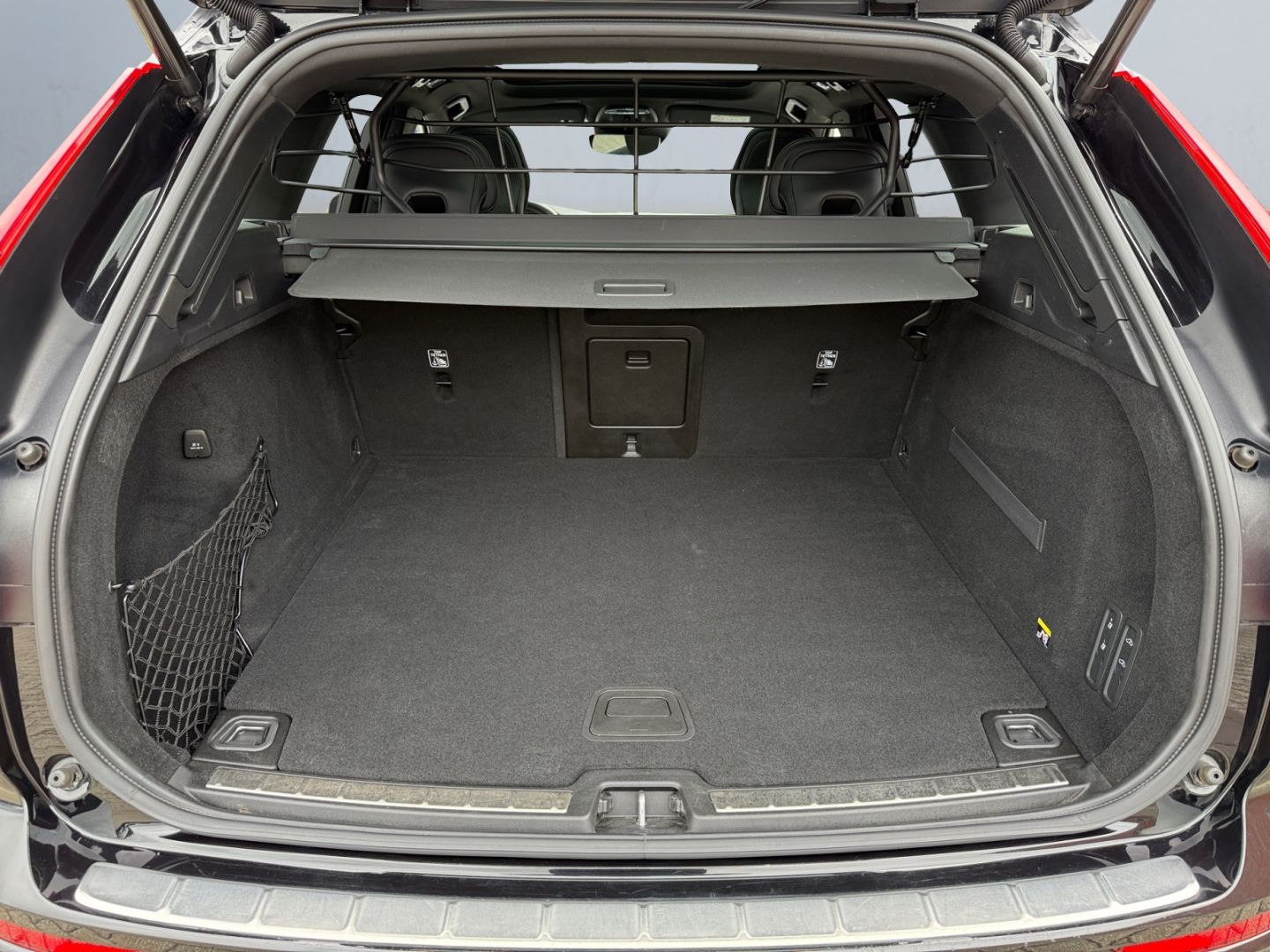 Volvo XC60 T5 AWD R Design LED HUD Pano HiFi digi CP foto 17