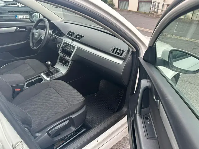 Volkswagen Passat 2011 — photo 12