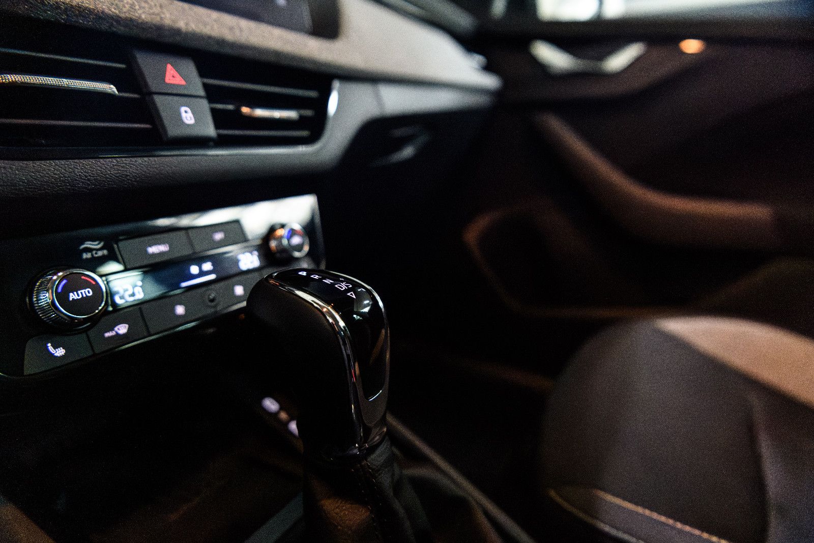 Fahrzeugabbildung SKODA Kamiq TSI Selection +RFK +SZH +LED +AHK